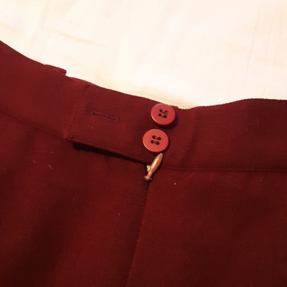 Jones New York burgundy wool skirt size 8P - Picture 2 of 5